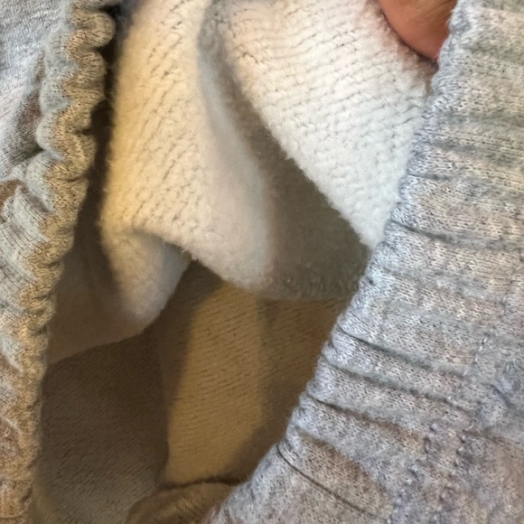 ALO YOGA CROPPED PULLOVER SOFT GRAY BRAND NEW WITHOUT TAGS - Picture 10 of 10